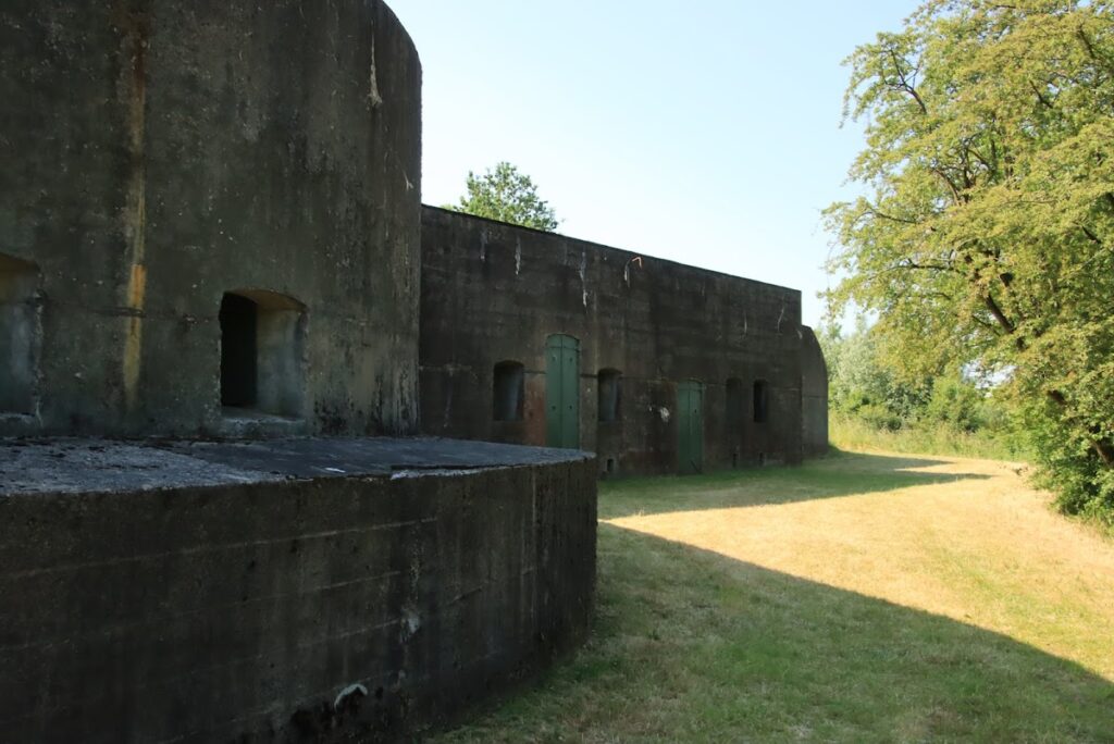 Fort bij Nigtevecht: A Fort of the Stelling van Amsterdam 2 Fort bij Nigtevecht