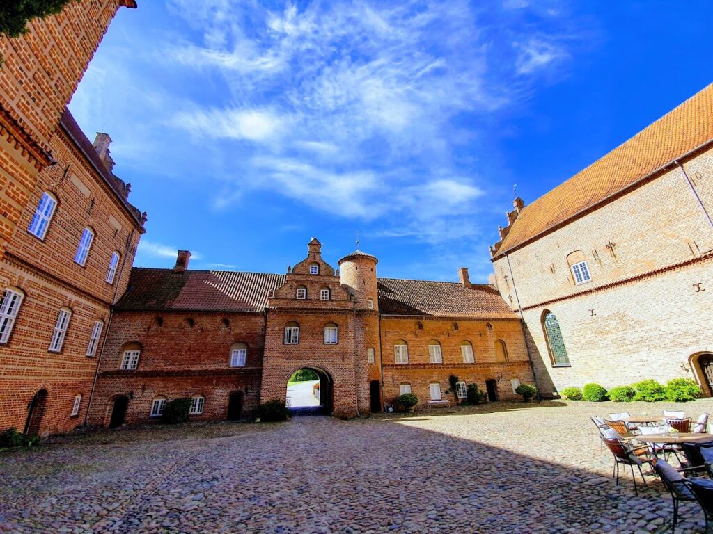 Holckenhavn Castle