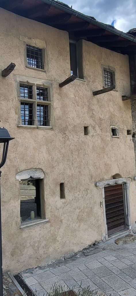 Maison de Mosse: A Medieval Fortified House and Cultural Centre in Italy 2 Maison de Mosse
