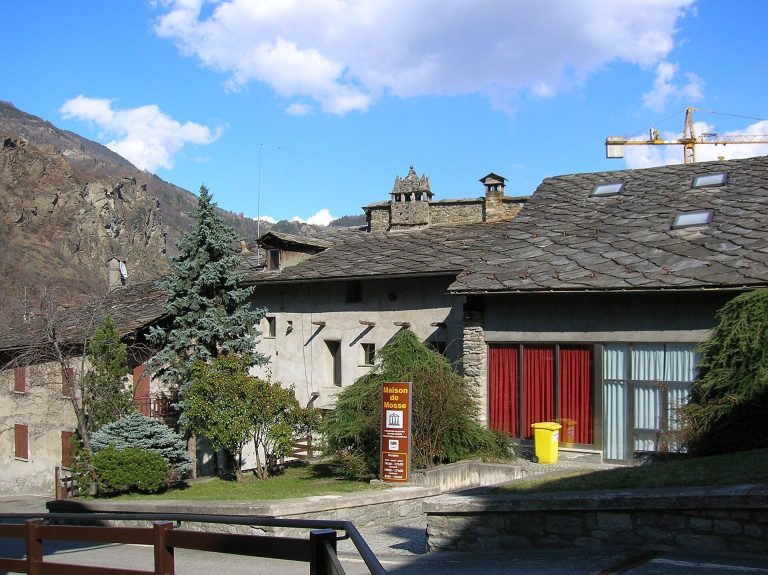Maison de Mosse: A Medieval Fortified House and Cultural Centre in Italy