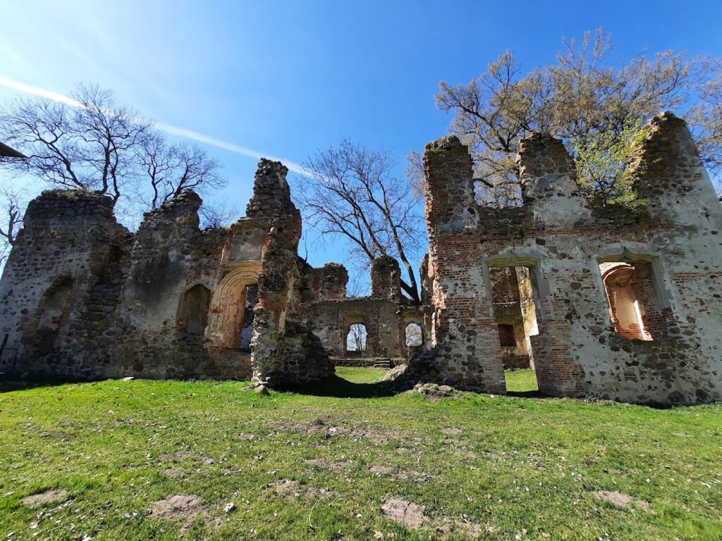 Schloss Putzar: Ruined Renaissance Manor Houses in Germany 1 Schloss Putzar
