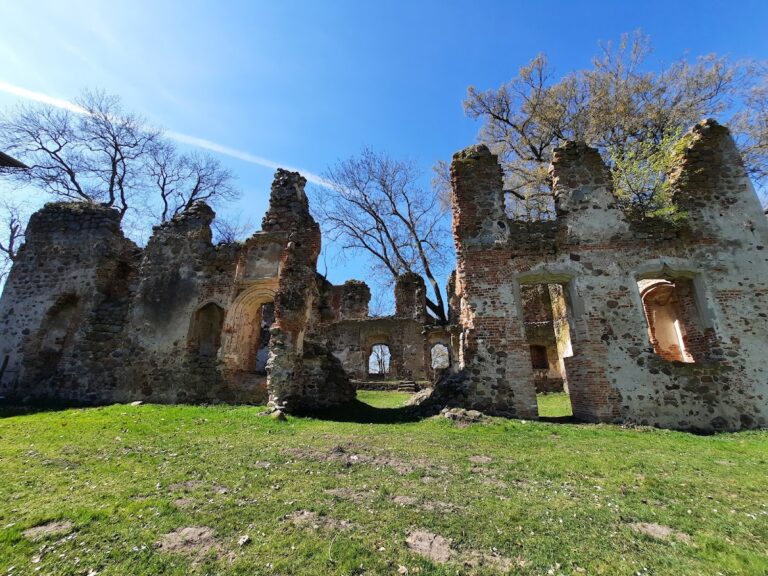 Schloss Putzar: Ruined Renaissance Manor Houses in Germany