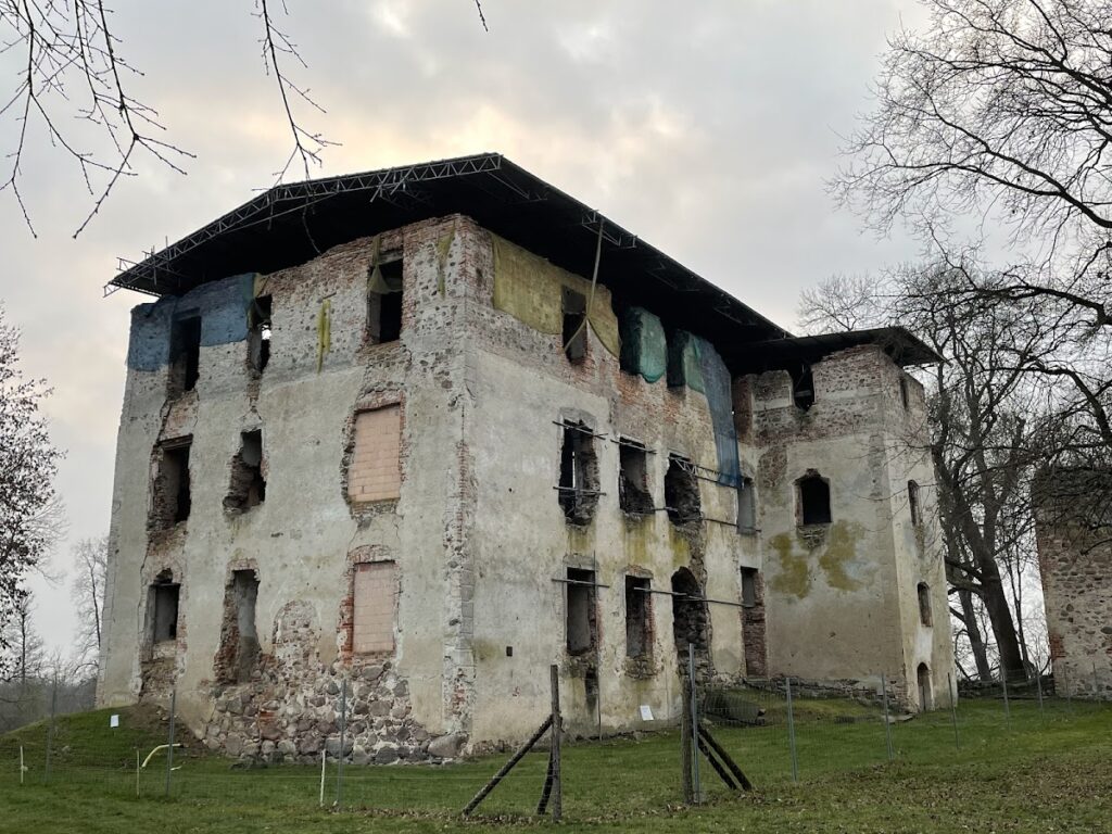Schloss Putzar: Ruined Renaissance Manor Houses in Germany 2 Schloss Putzar