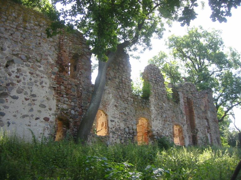 Schloss Putzar: Ruined Renaissance Manor Houses in Germany