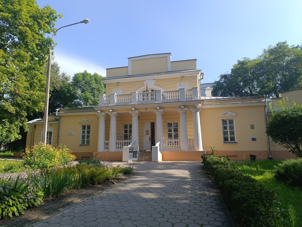 Hunter's House in Homieĺ: A Nineteenth-Century Noble Mansion and City Museum 2 Hunter's House in Homieĺ