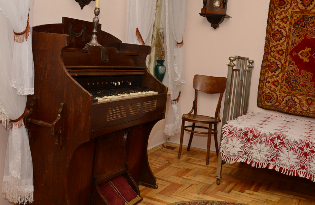 Hunter's House in Homieĺ: A Nineteenth-Century Noble Mansion and City Museum 3 Hunter's House in Homieĺ