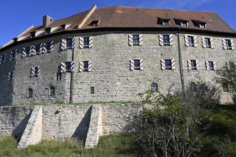 Hoheneck Castle: A Medieval Hill Castle and Historic Administrative Seat in Bavaria