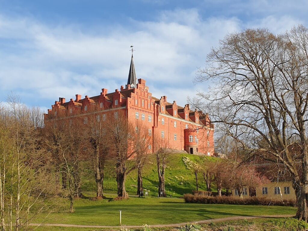Tranekær Slot: A Medieval Castle and Manor Complex in Denmark 1 Tranekær Slot