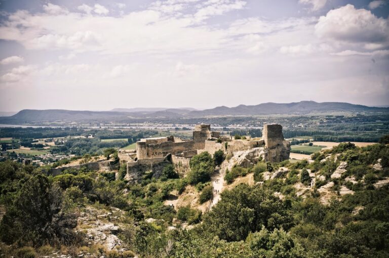 Mornas Fortress: A Rhône Valley Stronghold in France