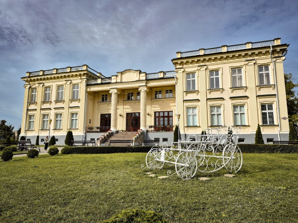 Shchuchyn Palace: A Neoclassical Residence in Belarus 1 Shchuchyn Palace