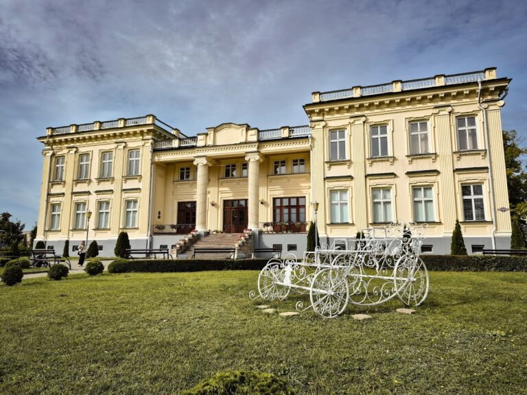 Shchuchyn Palace: A Neoclassical Residence in Belarus