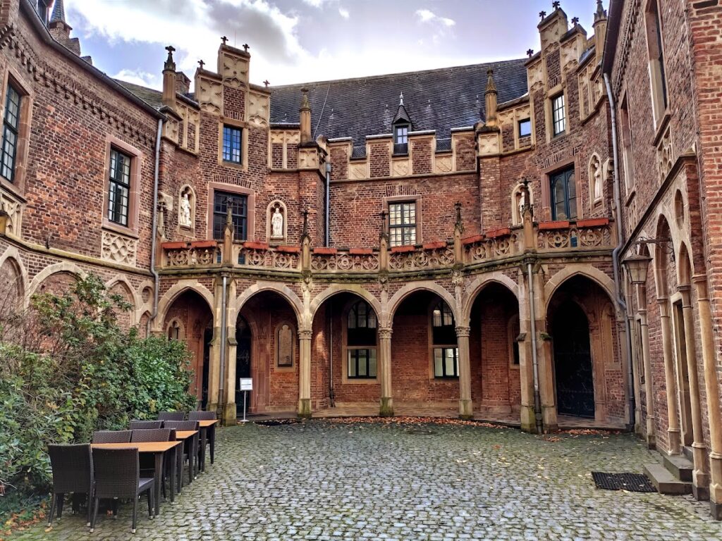 Schloss Paffendorf: A Renaissance Water Castle in Germany 3 Schloss Paffendorf