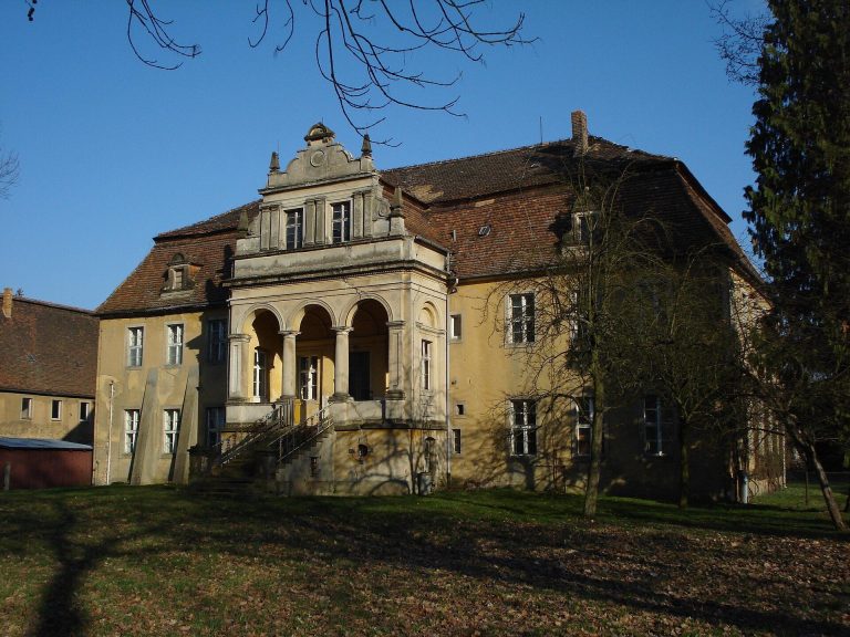Schloss Daubitz: A Baroque Manor Castle in Germany