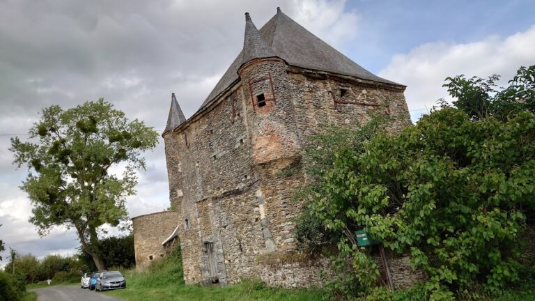 Manoir de la Cour des Aulnays: A Fortified Seigneurial Estate in France