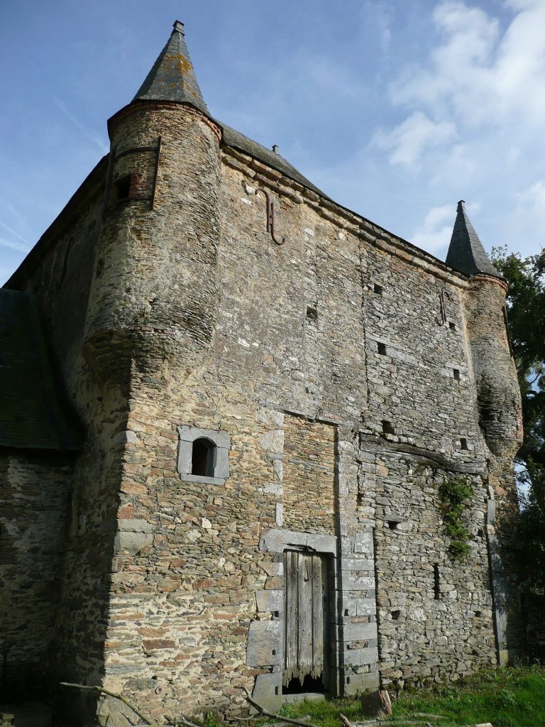Manoir de la Cour des Aulnays: A Fortified Seigneurial Estate in France