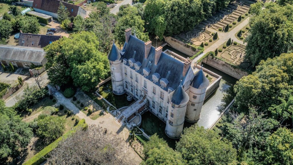 Château de Levéville: A Fortified Château in France 2 Chateau de Leveville