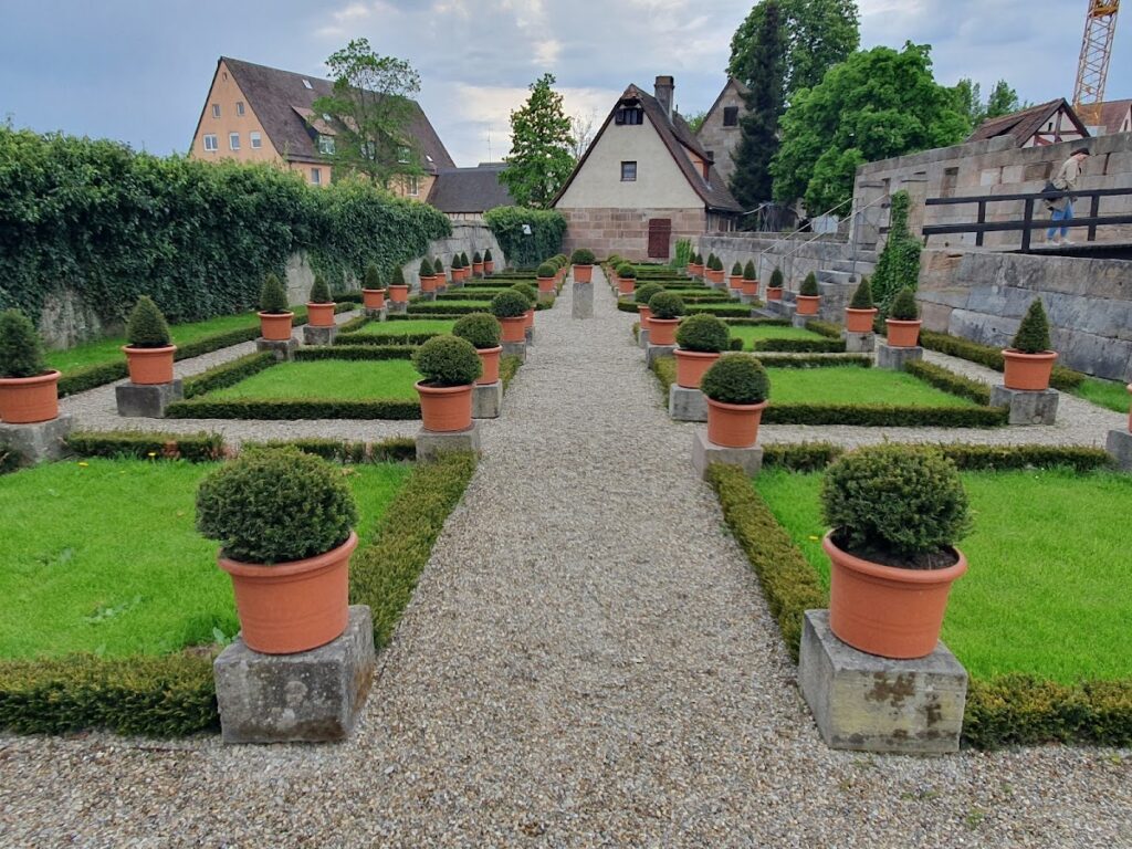 Schloss Neunhof: A Fortified Manor House in Nuremberg, Germany 1 Schloss Neunhof