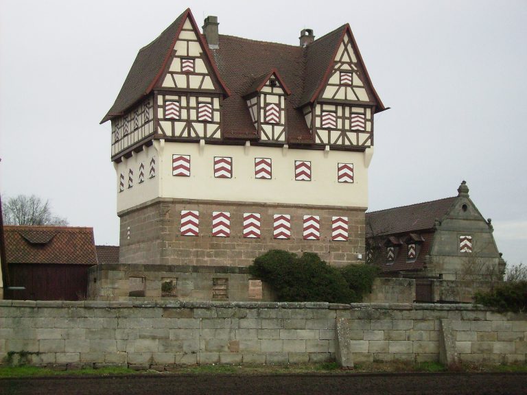 Schloss Neunhof: A Fortified Manor House in Nuremberg, Germany