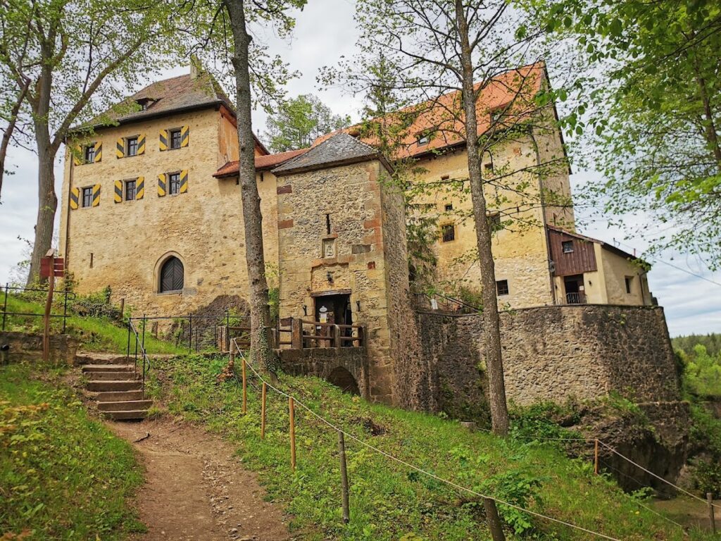 Rabeneck Castle: A High-Medieval Aristocratic Castle in Germany 2 Rabeneck Castle