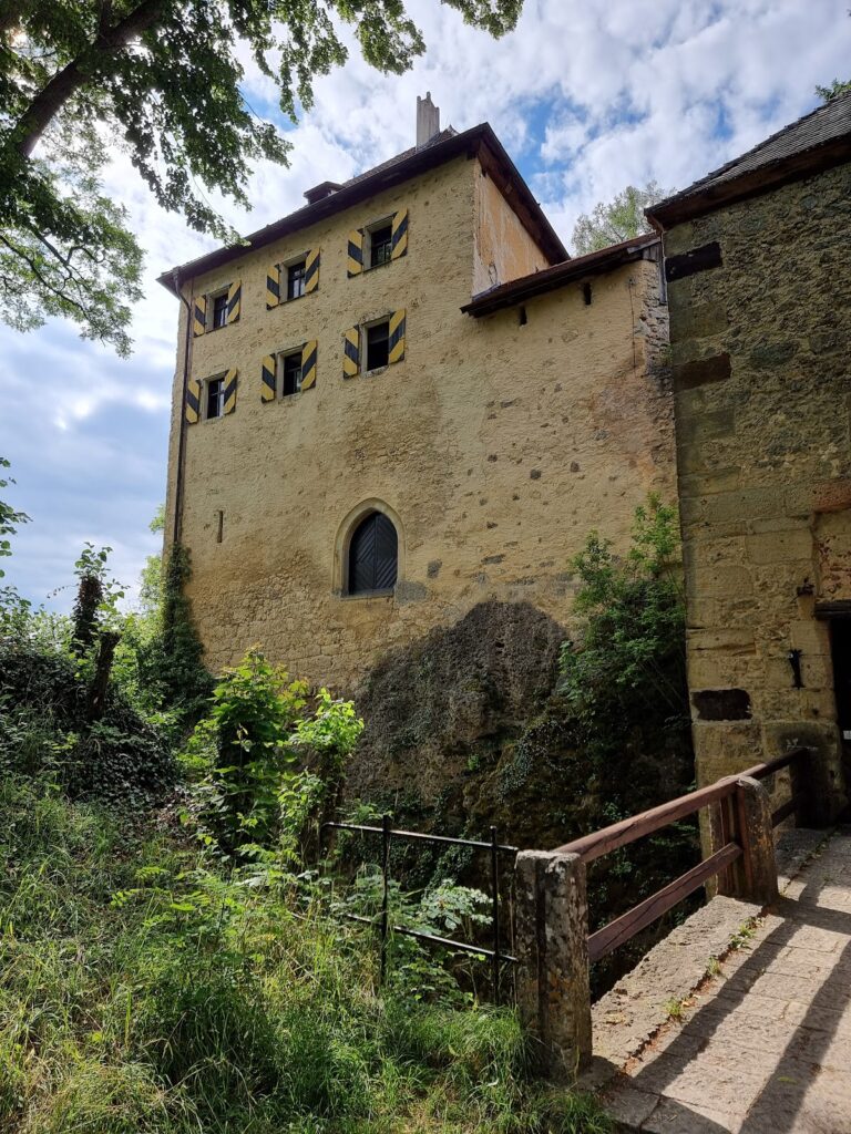 Rabeneck Castle: A High-Medieval Aristocratic Castle in Germany 3 Rabeneck Castle