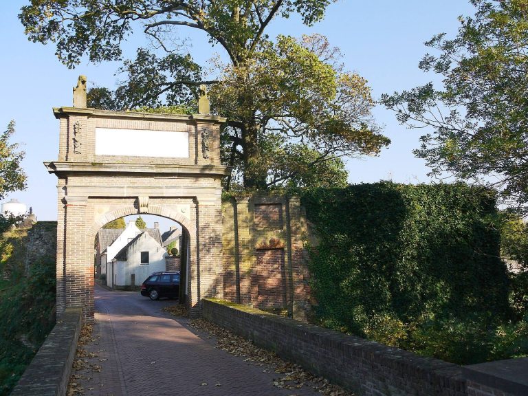 Castle Batenstein: The Van Brederode Residence in Vianen