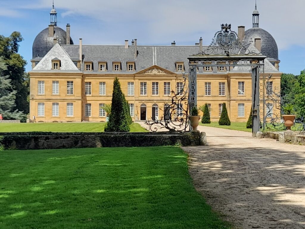 Château de Digoine: A Historic Estate in Palinges, France 2 Château de Digoine