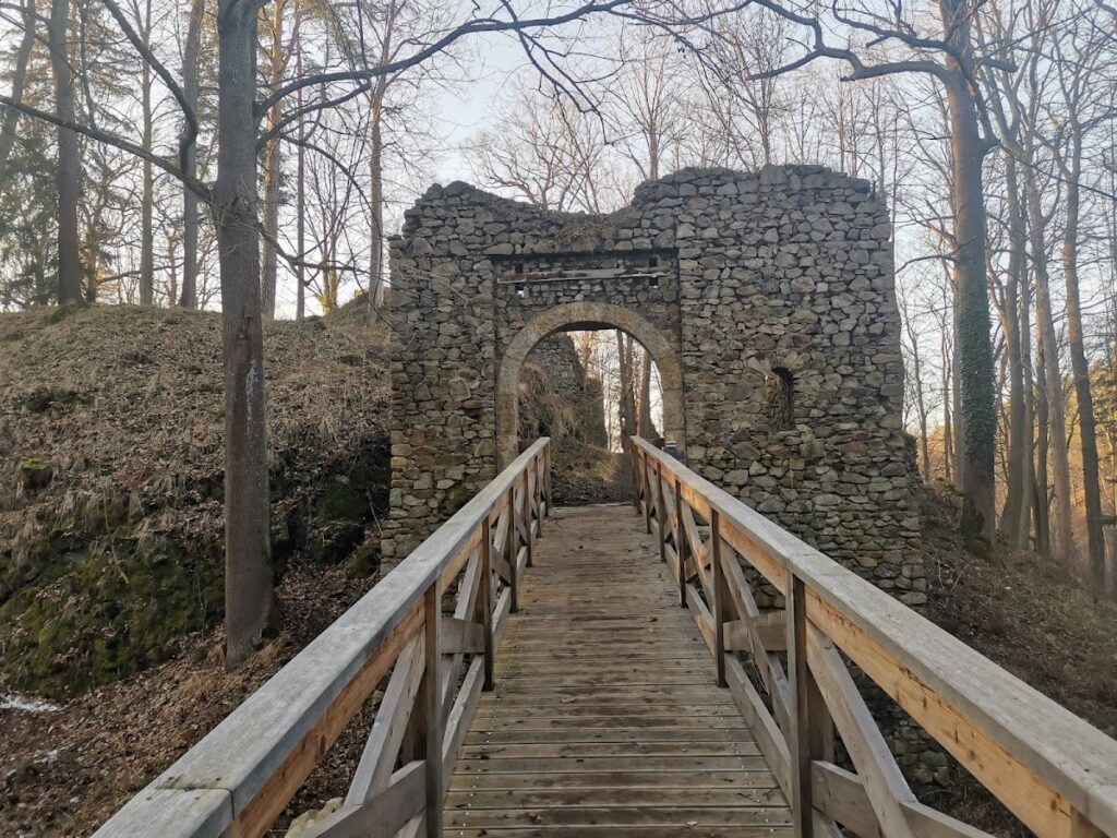 Cisy Castle: A Medieval Hilltop Fortress in Poland 4 Cisy Castle