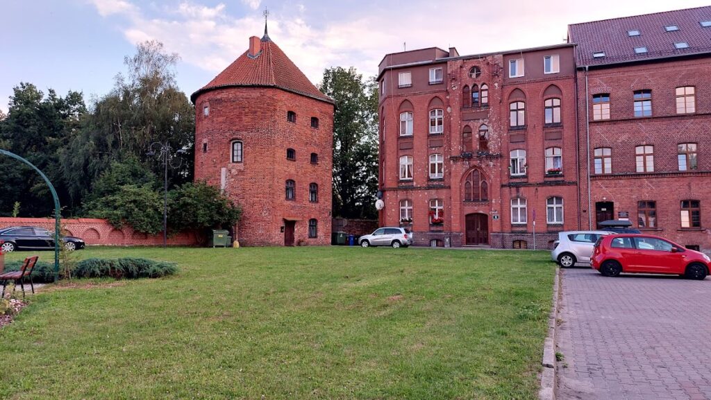 Braniewo Castle: A Gothic Episcopal Castle in Poland 1 Braniewo Castle