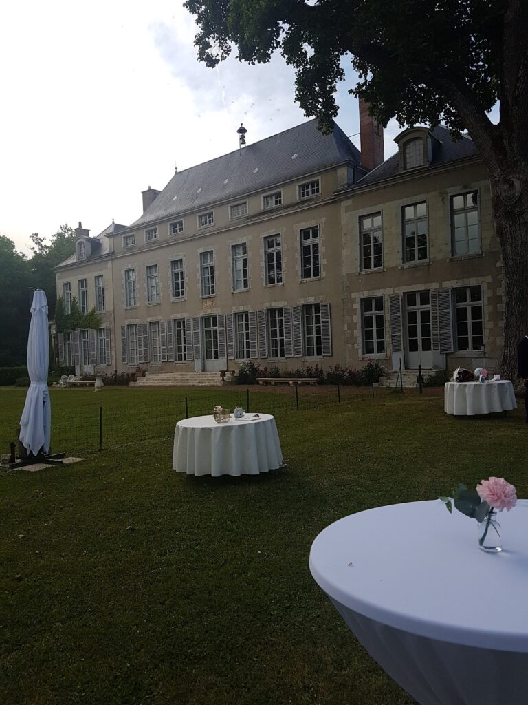 Château de La Fontaine: Historic Estate and Park in Olivet