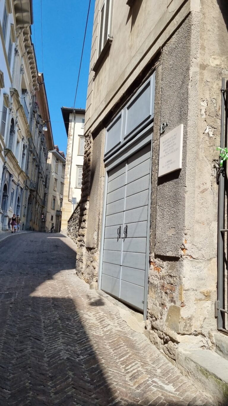 Casa Fogaccia o dell’Arciprete: A Renaissance Civic Building in Bergamo