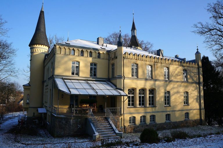 Gutshaus Golchen: A Historic Manor House in Germany