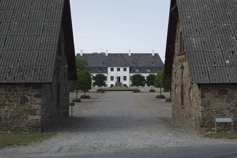 Constantinsborg: A Historic Manor Estate in Denmark