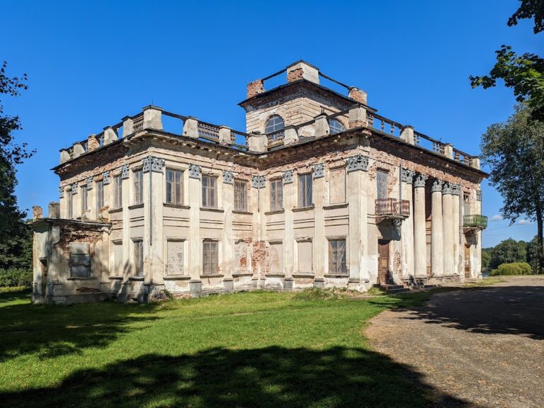 Umiastoŭski Palace: a 19th-century neoclassical country house in Zhemyslavl, Belarus