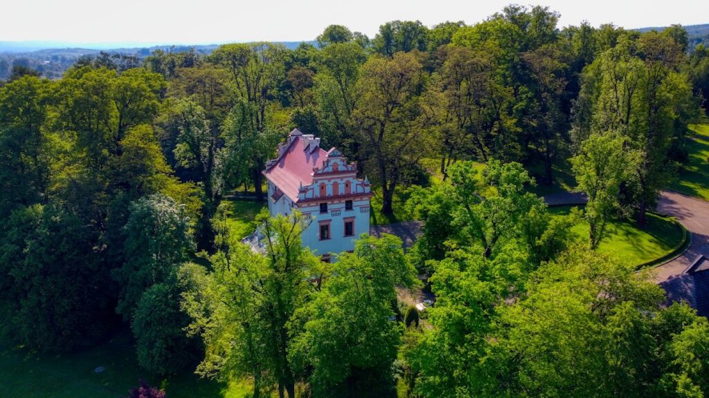 Manor in Łęki Górne: A Renaissance Palace-Fortified Residence in Poland 1 Manor in Łęki Górne