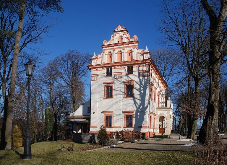 Manor in Łęki Górne: A Renaissance Palace-Fortified Residence in Poland