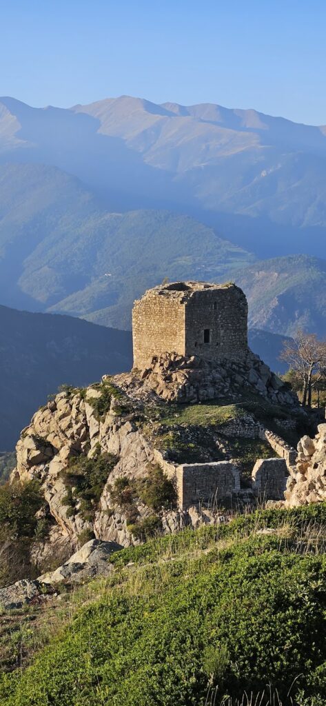 Cabrenç Towers: A Medieval Fortified Complex in France 1 Cabrenç Towers