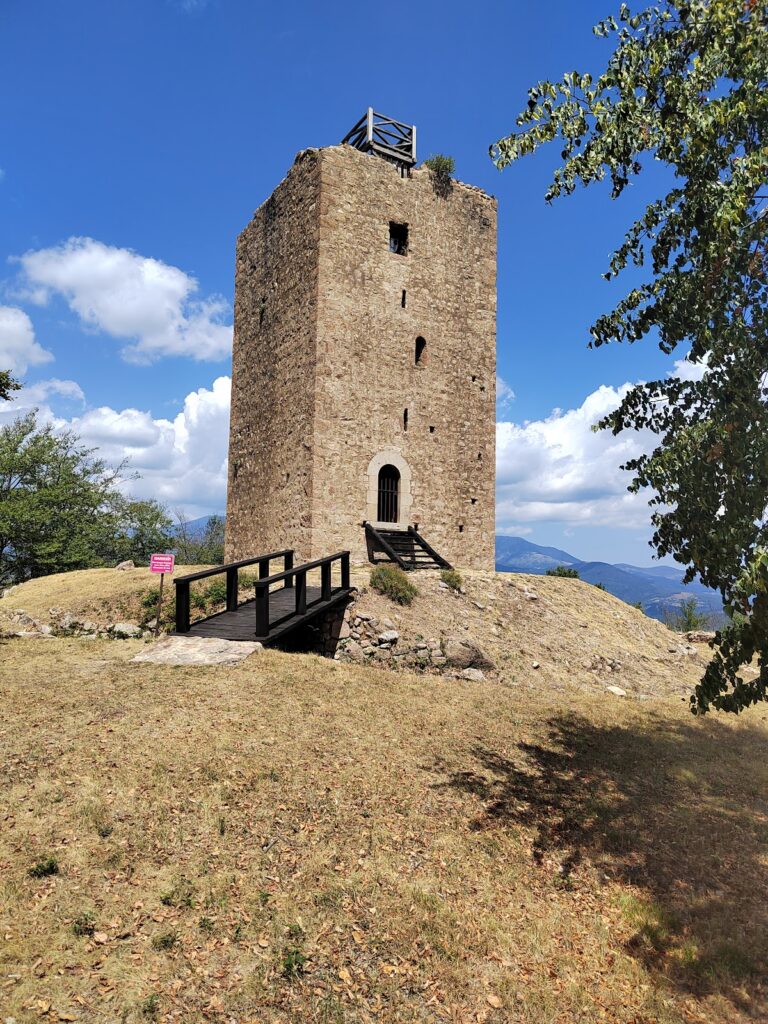 Cabrenç Towers: A Medieval Fortified Complex in France 2 Cabrenç Towers