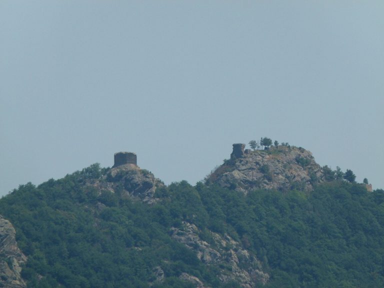 Cabrenç Towers: A Medieval Fortified Complex in France