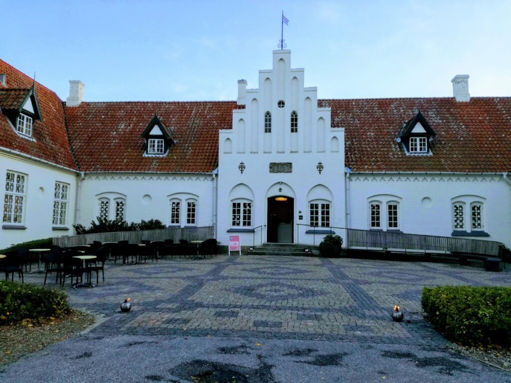 Rønnebæksholm: A Historic Manor Estate and Cultural Centre in Denmark 1 Rønnebæksholm