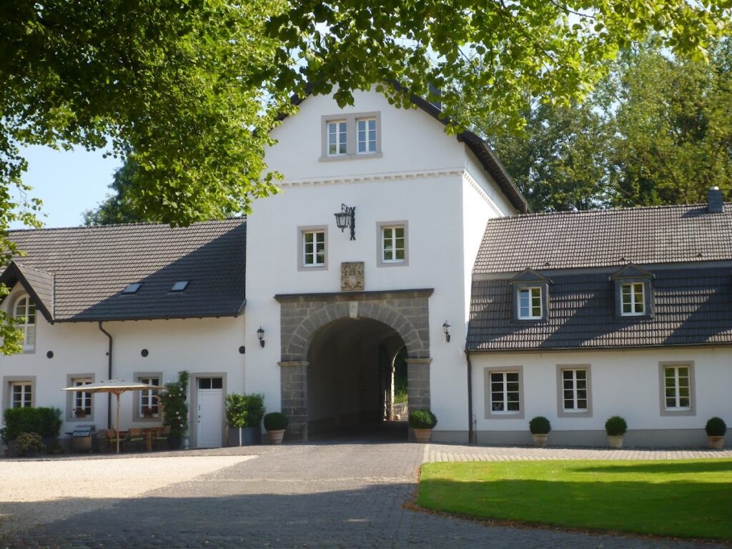 Gudenau Castle: A Water Castle in Germany 2 Burg Gudenau