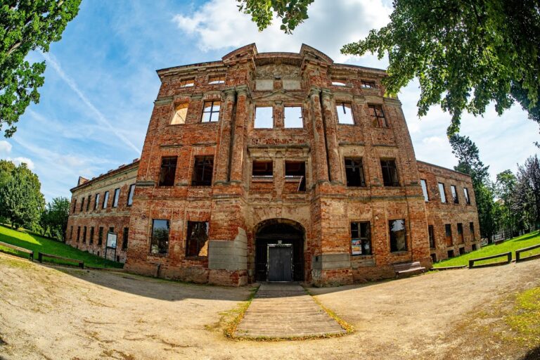 Castle Dahme: A Baroque Residence and Historic Ruin in Germany