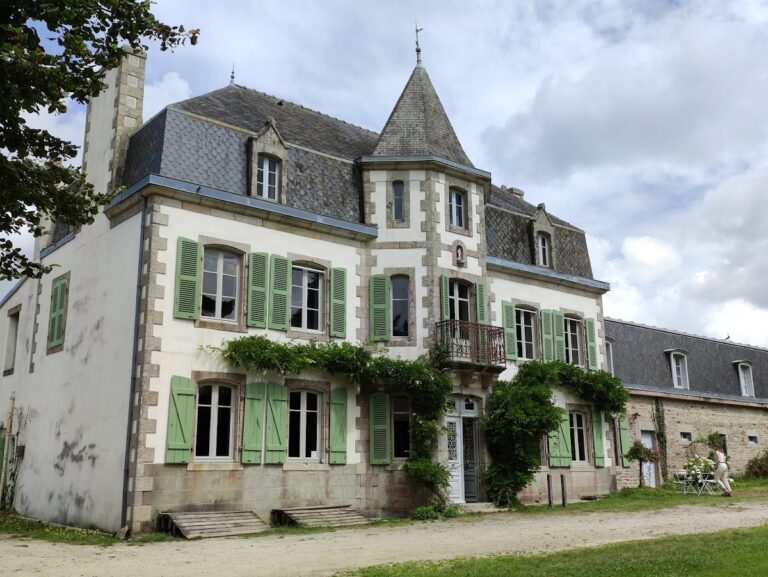 Domaine de Squividan: A Historic Manor Estate and Artists’ Legacy in France