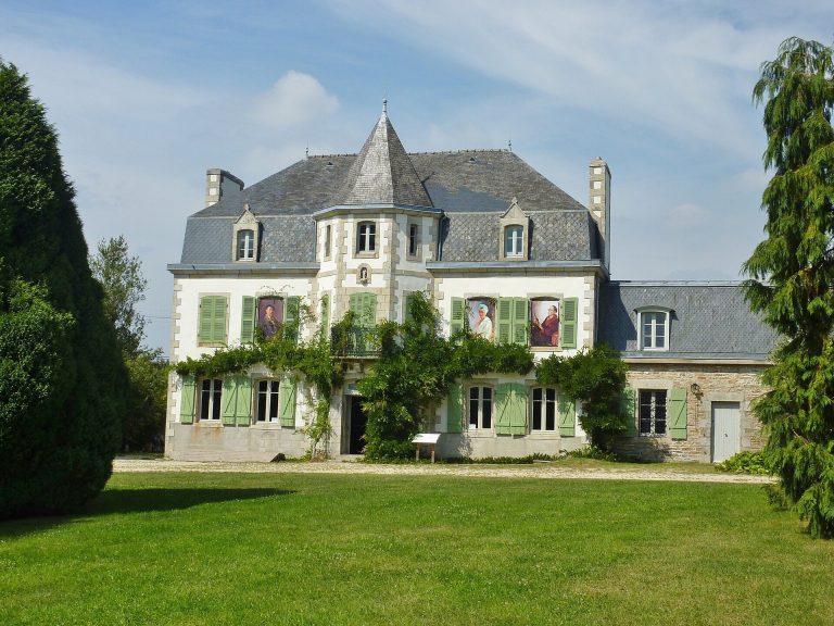 Domaine de Squividan: A Historic Manor Estate and Artists’ Legacy in France