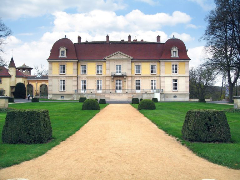 Château de Lacroix-Laval: Historic Estate and Château in France