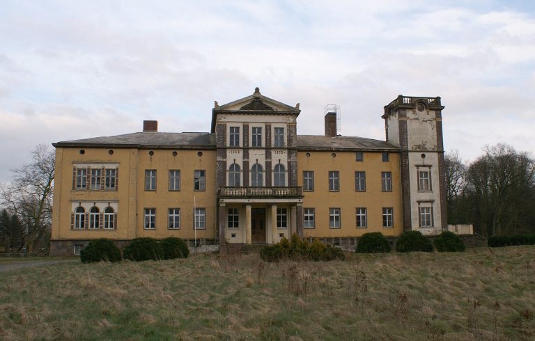 Schloss Gültz: A Neoclassical Manor House and Estate in Germany