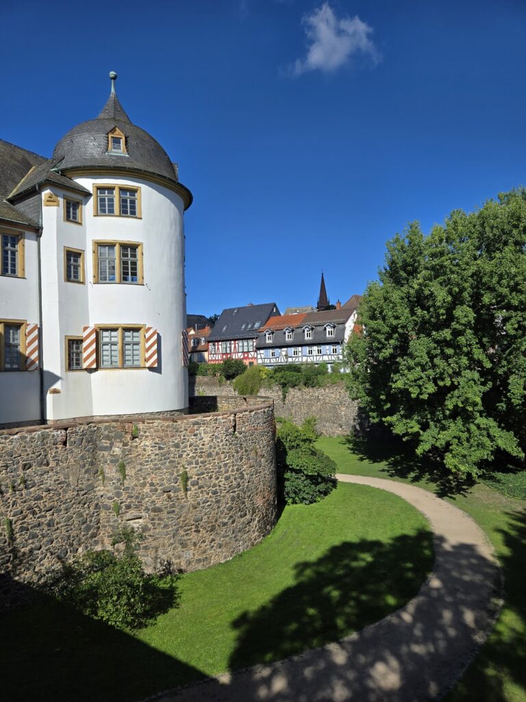 Höchster Schloss: An Archiepiscopal Residence and Castle Complex in Frankfurt 3 Höchster Schloss
