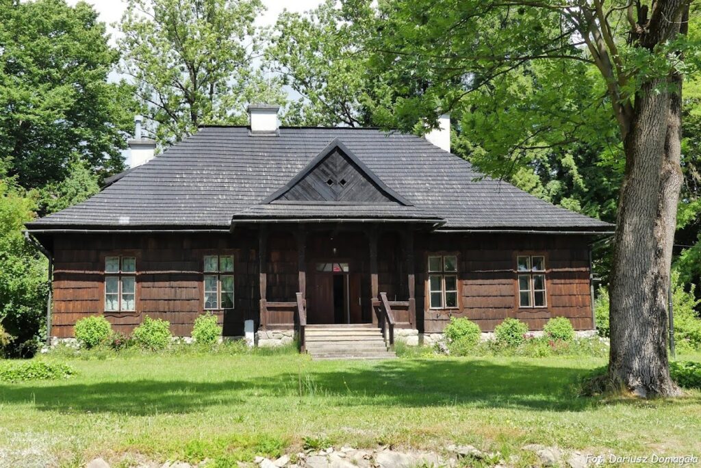 Szymbark Castle: A Renaissance Fortified Manor in Poland 2 Szymbark Castle
