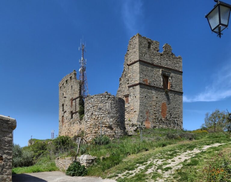 Castell de Savallà: Medieval Fortress and Fortified Residence in Catalonia