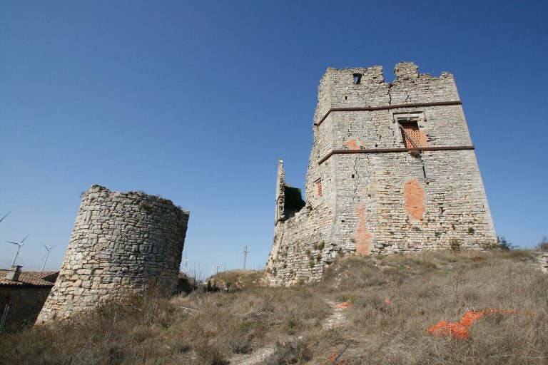 Castell de Savallà: Medieval Fortress and Fortified Residence in Catalonia