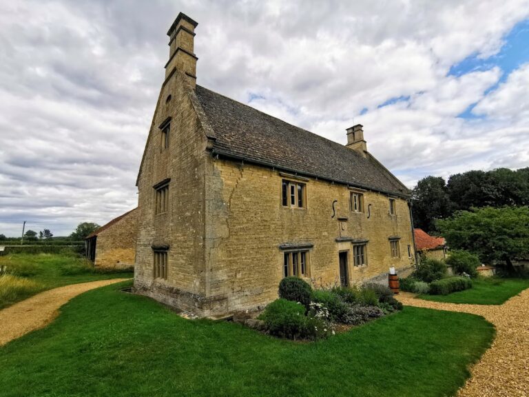 Woolsthorpe Manor: Newton’s Childhood Home and Scientific Heritage